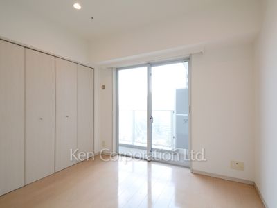 Master Bedroom ※Photo of the same layout on 18 floor. Decoration and fixture may differ.