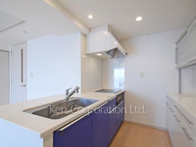 Kitchen ※Photo of the same layout on 18 floor. Decoration and fixture may differ.