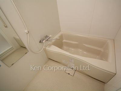 Bath ※Photo of the same layout on 18 floor. Decoration and fixture may differ.