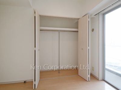 Closet ※Photo of the same layout on 18 floor. Decoration and fixture may differ.