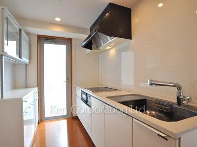 Kitchen ※Photo of the same layout on 23 floor. Decoration and fixture may differ.