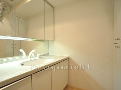 Powder Room ※Photo of the same layout on 23 floor. Decoration and fixture may differ.