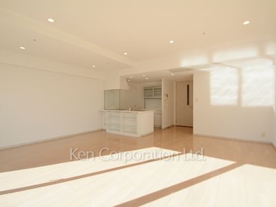 Living-Dining ※Photo of the same layout on 20 floor. Decoration and fixture may differ.