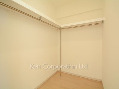 Walk-In Closet ※Photo of the same layout on 20 floor. Decoration and fixture may differ.
