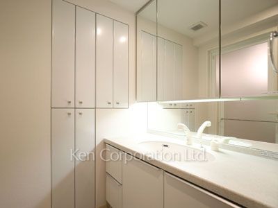 Powder Room ※Photo of the same layout on 23 floor. Decoration and fixture may differ.