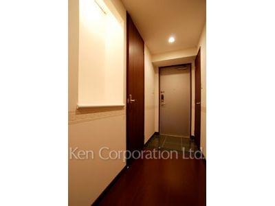 Entrance ※Photo of the same layout on 24 floor. Decoration and fixture may differ.