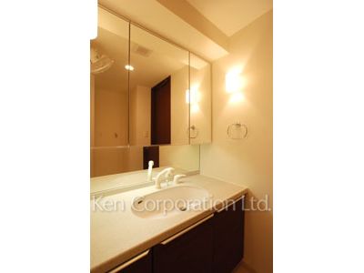 Powder Room ※Photo of the same layout on 24 floor. Decoration and fixture may differ.