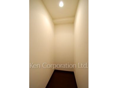 Storage ※Photo of the same layout on 24 floor. Decoration and fixture may differ.