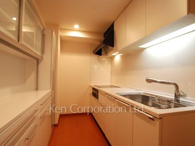 Kitchen ※Photo of the same layout on 23 floor. Decoration and fixture may differ.