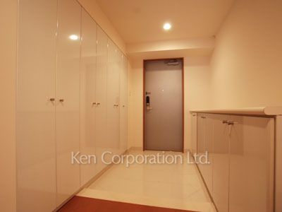 Entrance ※Photo of the same layout on 23 floor. Decoration and fixture may differ.