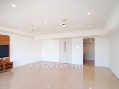 Living-Dining ※Photo of the same layout on 25 floor. Decoration and fixture may differ.