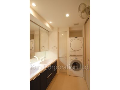 Powder Room ※Photo of the same layout on 25 floor. Decoration and fixture may differ.