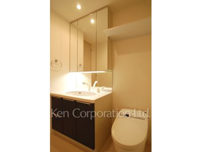 Powder Room ※Photo of the same layout on 25 floor. Decoration and fixture may differ.