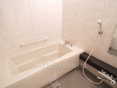 Bath ※Photo of the same layout on 25 floor. Decoration and fixture may differ.