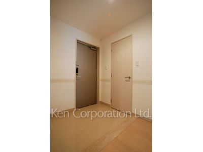 Entrance ※Photo of the same layout on 29 floor. Decoration and fixture may differ.