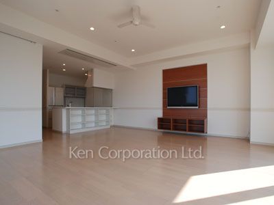 Living-Dining ※Photo of the same layout on 29 floor. Decoration and fixture may differ.