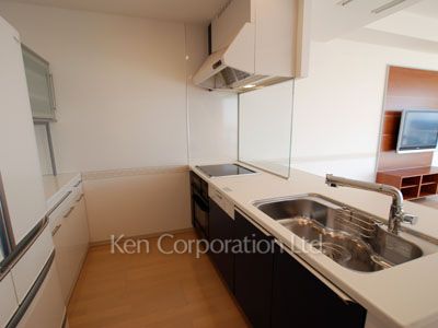 Kitchen ※Photo of the same layout on 29 floor. Decoration and fixture may differ.