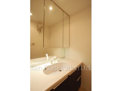 Powder Room ※Photo of the same layout on 29 floor. Decoration and fixture may differ.