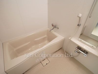 Bath ※Photo of the same layout on 29 floor. Decoration and fixture may differ.
