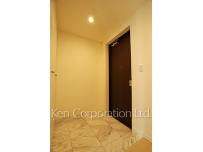 Entrance ※Photo of the same layout on 17 floor. Decoration and fixture may differ.