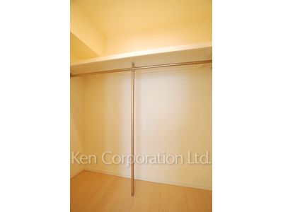 Walk-In Closet ※Photo of the same layout on 17 floor. Decoration and fixture may differ.