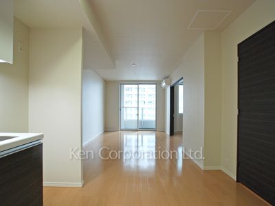 Living-Dining ※Photo of the same layout on 13 floor. Decoration and fixture may differ.