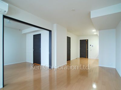 Living-Dining ※Photo of the same layout on 13 floor. Decoration and fixture may differ.