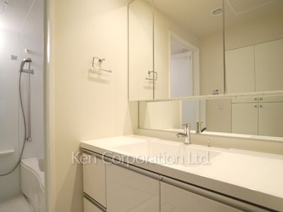 Powder Room ※Photo of the same layout on 13 floor. Decoration and fixture may differ.
