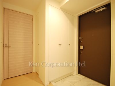 Entrance ※Photo of the same layout on 18 floor. Decoration and fixture may differ.