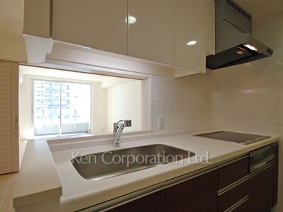 Kitchen ※Photo of the same layout on 18 floor. Decoration and fixture may differ.