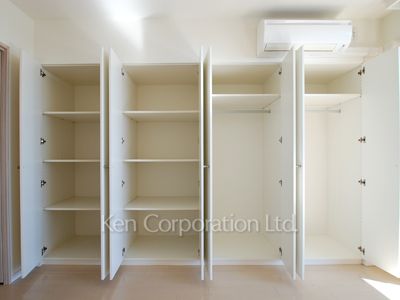 Closet ※Photo of the same layout on 18 floor. Decoration and fixture may differ.