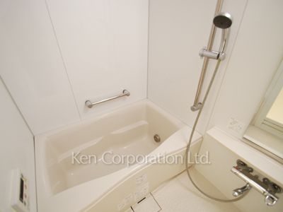 Bath ※Photo of the same layout on 18 floor. Decoration and fixture may differ.
