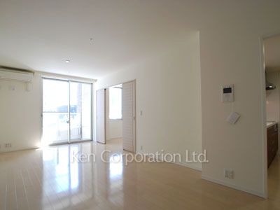 Living-Dining ※Photo of the same layout on 5 floor. Decoration and fixture may differ.