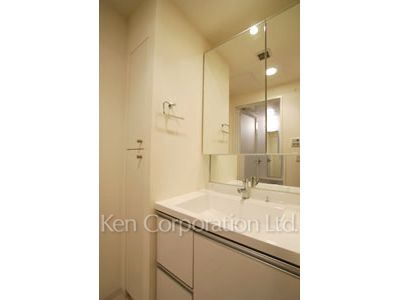 Powder Room ※Photo of the same layout on 5 floor. Decoration and fixture may differ.