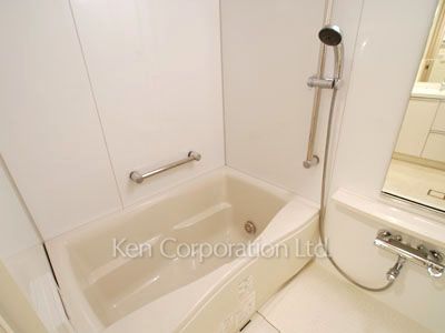 Bath ※Photo of the same layout on 5 floor. Decoration and fixture may differ.