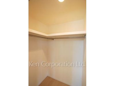 Walk-In Closet ※Photo of the same layout on 5 floor. Decoration and fixture may differ.