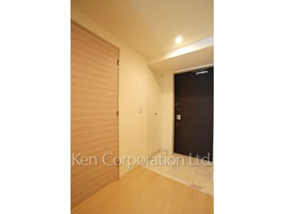 Entrance ※Photo of the same layout on 5 floor. Decoration and fixture may differ.