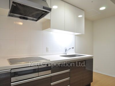 Kitchen ※Photo of the same layout on 19 floor. Decoration and fixture may differ.