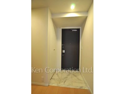 Entrance ※Photo of the same layout on 19 floor. Decoration and fixture may differ.
