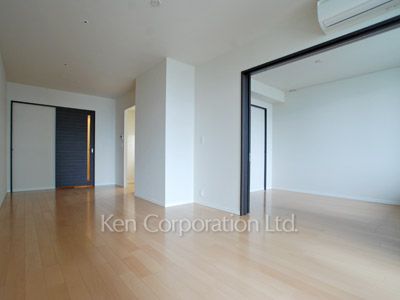 Living-Dining ※Photo of the same layout on 10 floor. Decoration and fixture may differ.