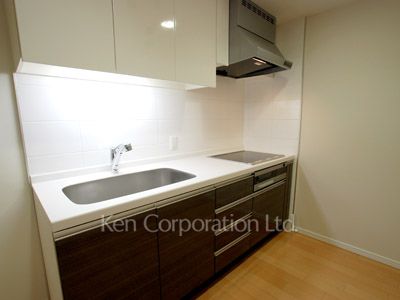 Kitchen ※Photo of the same layout on 10 floor. Decoration and fixture may differ.