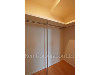 Closet ※Photo of the same layout on 10 floor. Decoration and fixture may differ.