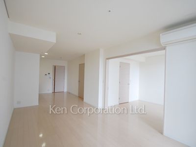 Living-Dining ※Photo of the same layout on 14 floor. Decoration and fixture may differ.