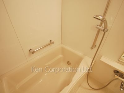 Bath ※Photo of the same layout on 14 floor. Decoration and fixture may differ.