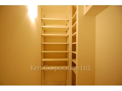 Closet ※Photo of the same layout on 14 floor. Decoration and fixture may differ.