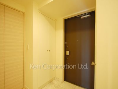 Entrance ※Photo of the same layout on 14 floor. Decoration and fixture may differ.