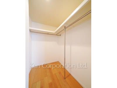 Walk-In Closet ※Photo of the same layout on 7 floor. Decoration and fixture may differ.