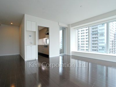 Living-Dining ※Photo of the same layout on 9 floor. Decoration and fixture may differ.
