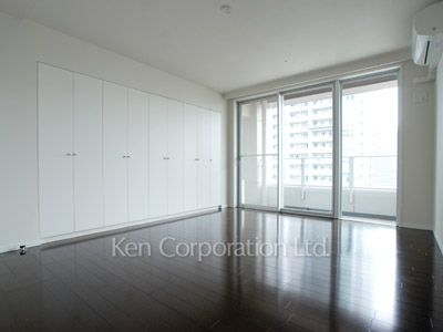 Bedroom ※Photo of the same layout on 9 floor. Decoration and fixture may differ.