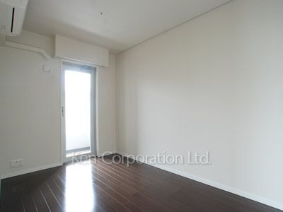 Bedroom ※Photo of the same layout on 9 floor. Decoration and fixture may differ.